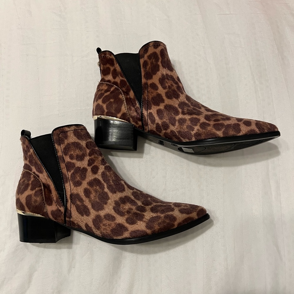 NWOB Nine West Brown Harty Faux Calf Hair Chelsea Leopard Ankle Point Bootie 8